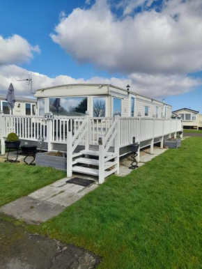 Bond's caravan hire, 4 bedrooms, minimum stay 2 nights